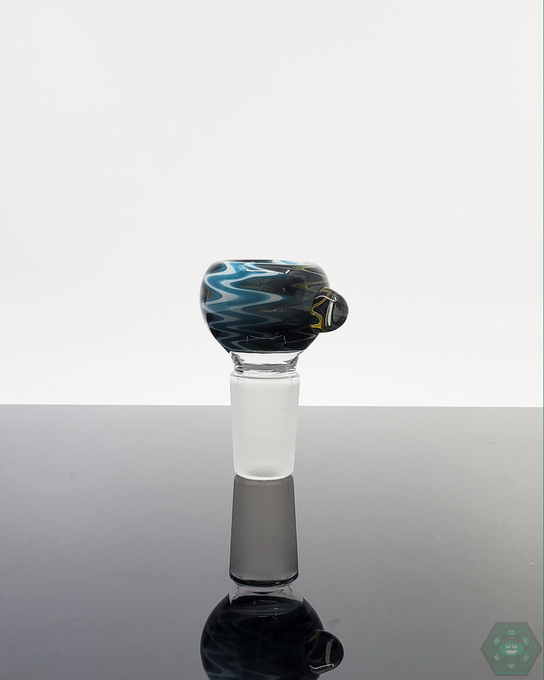 8mm Wig Wag Slide - Colorful Glass Slides from Headdy Glass. Add a touch of color to your setup with this high-quality 18mm Wig Wag Slide.