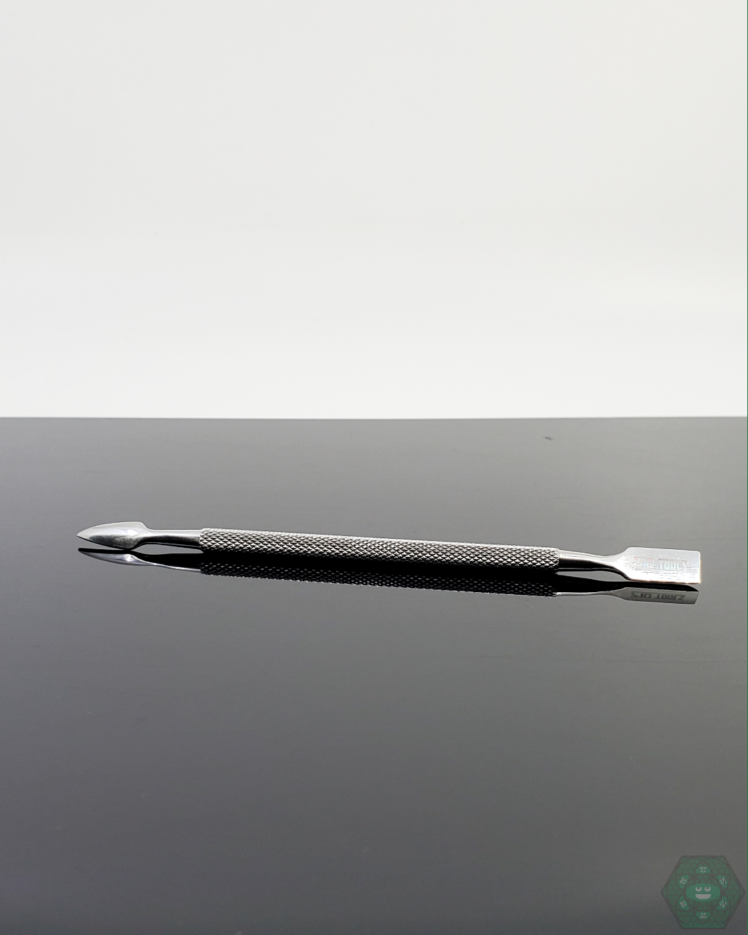 710 Tools Spade Dabber with ergonomic grip and spade-shaped end for precise concentrate handling.