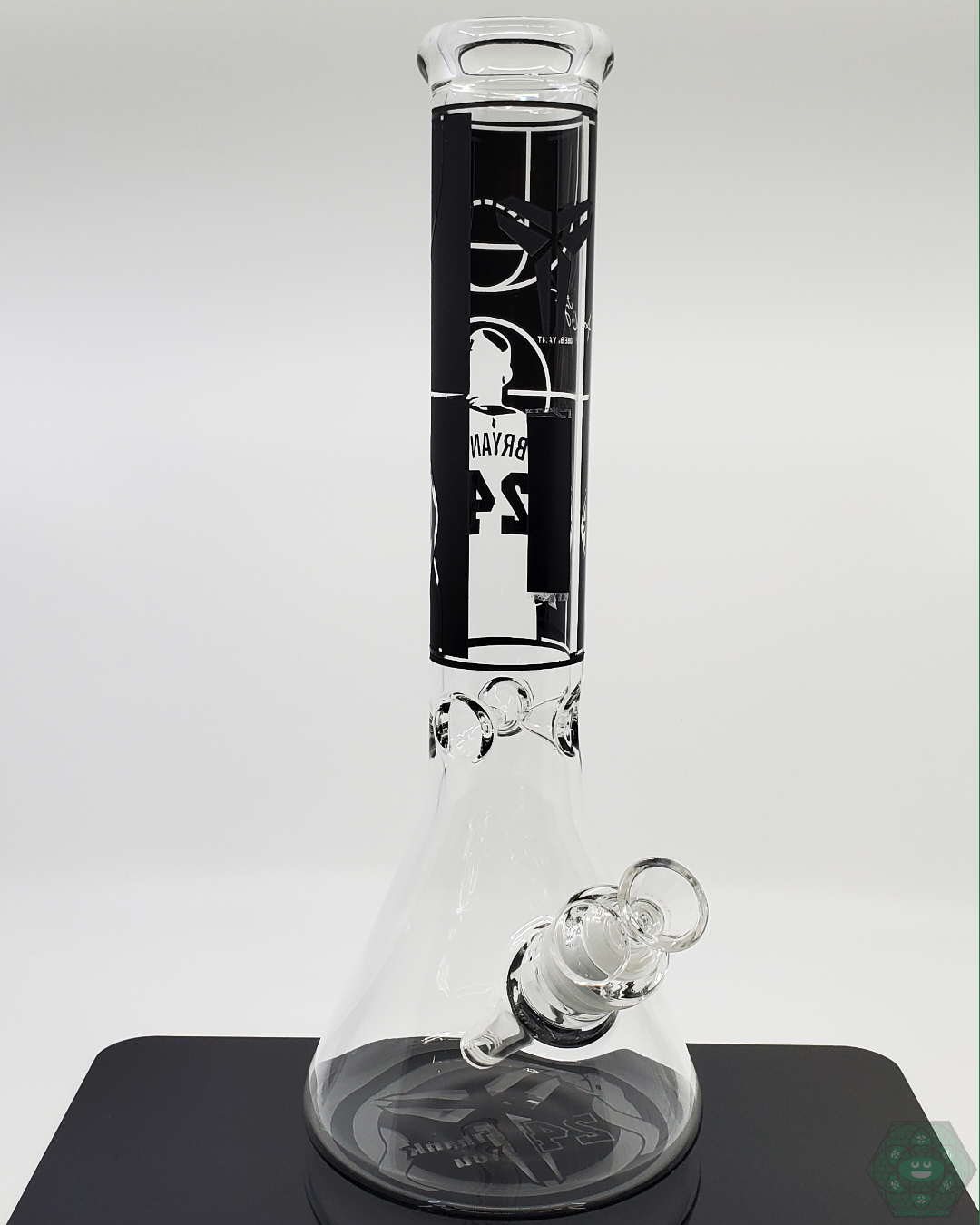 BSG 14” Mamba Beaker, a classic glass water pipe designed for smooth draws and stable daily sessions