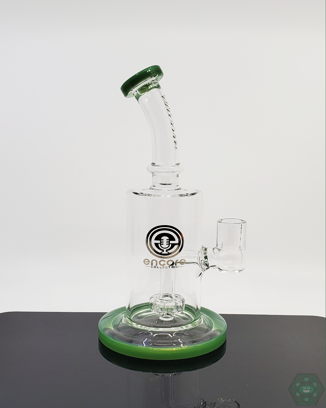 Compact 7.5-inch Encore Glass Showerhead Rig with efficient perc, perfect for smooth and consistent filtration during sessions