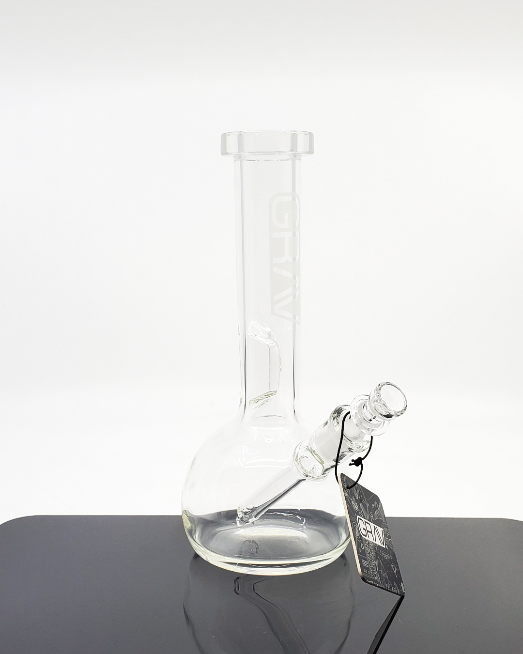 Portable GRAV Small Round Base Beaker designed for smooth diffusion, featuring a classic round base for stability and enhanced performance.