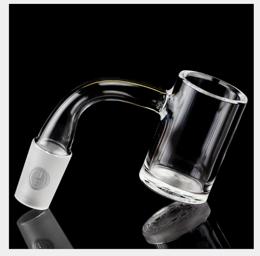 Highly Educated 25mm Gavel SE, featuring a durable Surface Enhanced quartz floor that’s easy to clean with dry cotton swabs.