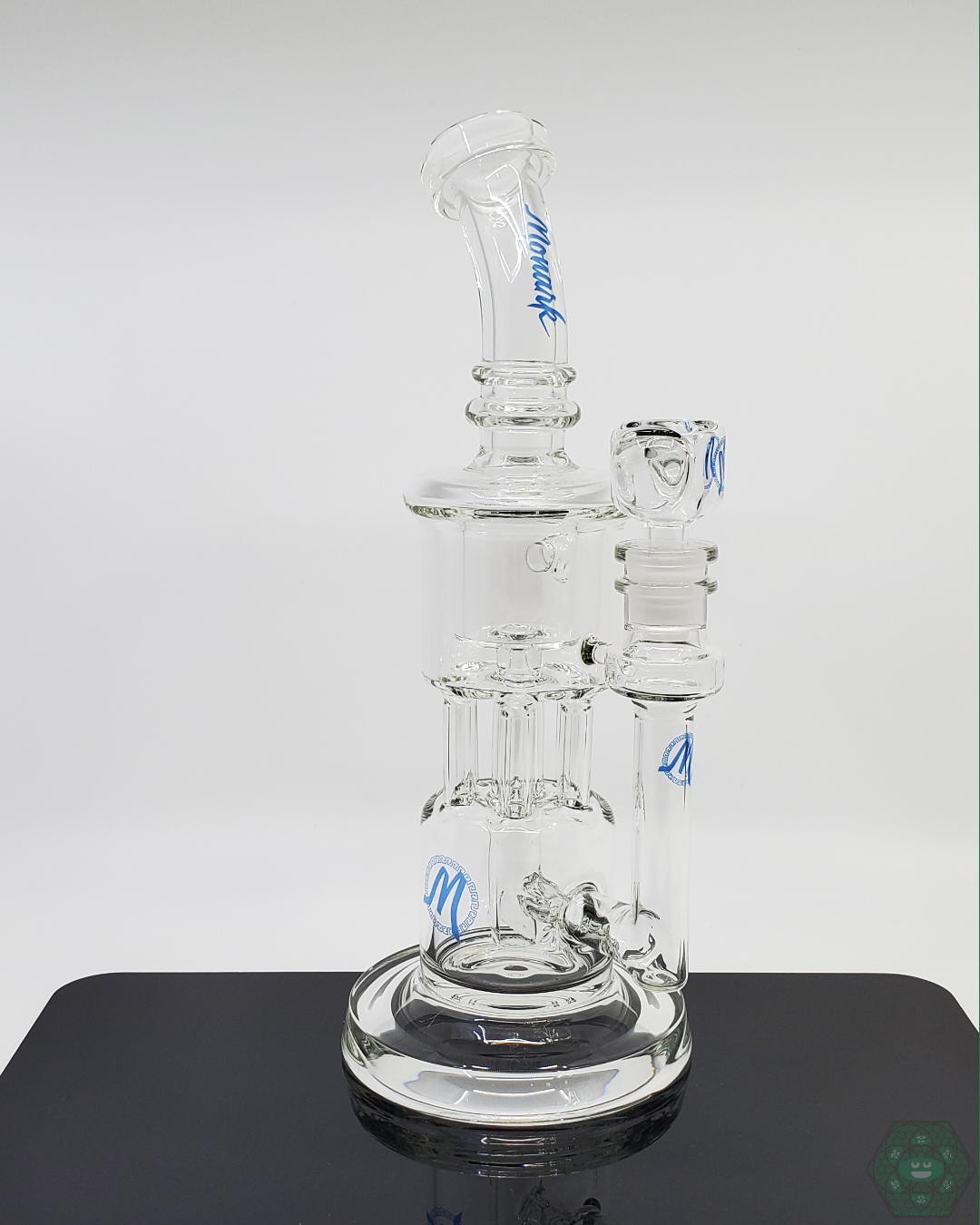 Monark Glass 10.5” Pillar Incycler, a high-performance water pipe designed for superior filtration and clean airflow.