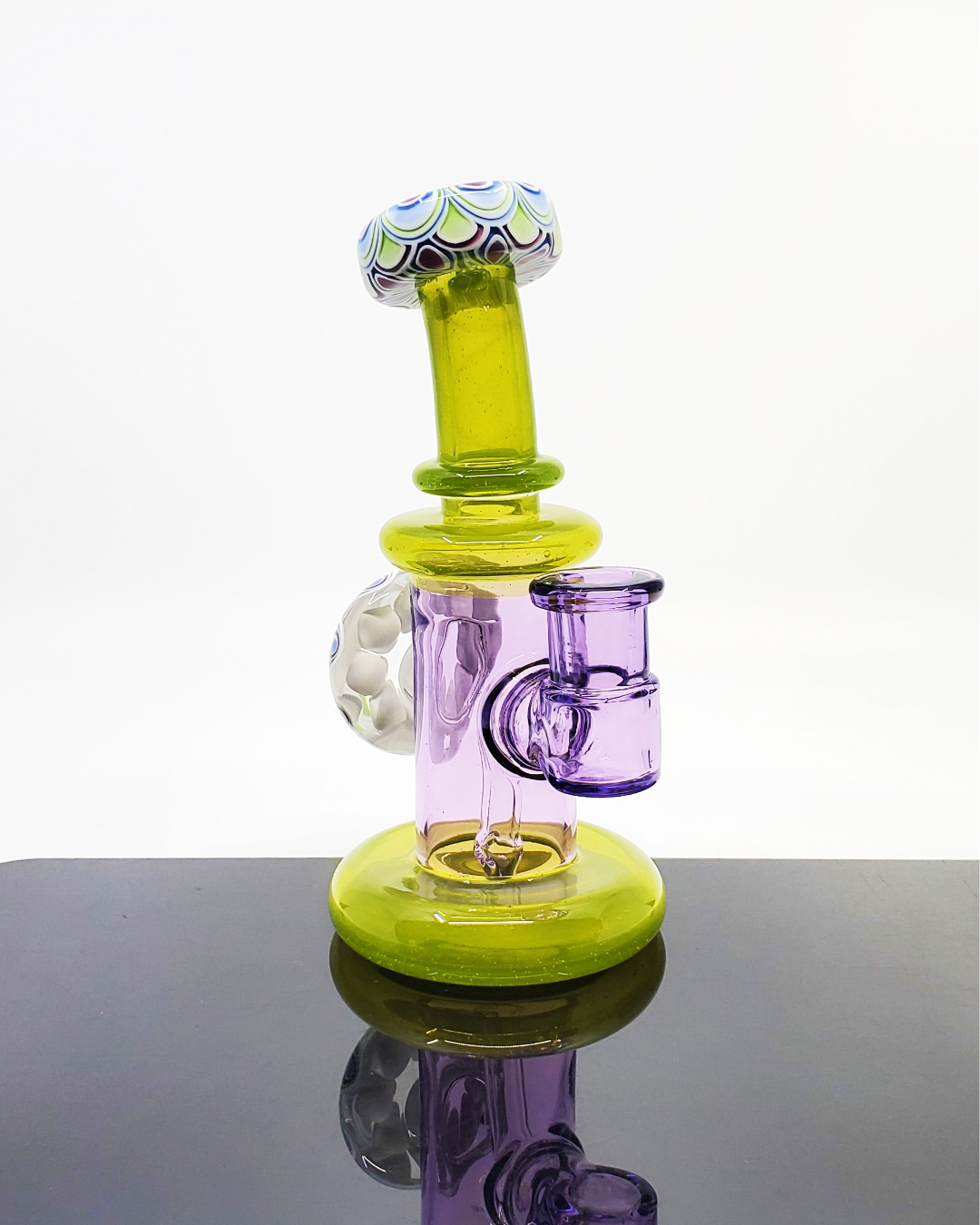 RL Dots 14mm Dab Rig: This artistic jammer features a dotstack pattern and a cabbed mouthpiece, offering both functionality and a modern aesthetic for dabbing enthusiasts and collectors.