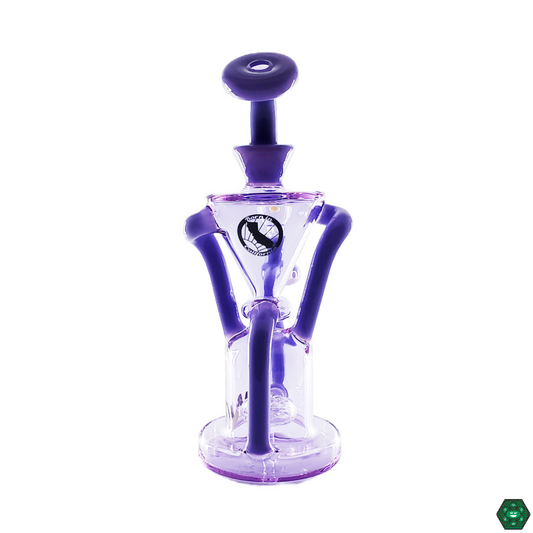The MAV Glass Humboldt Rig delivers efficient filtration in a compact design, providing a durable and easy-to-handle rig for everyday use.