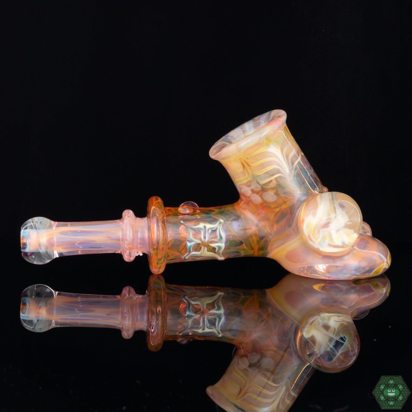 Artistic Glass Pipe for Smooth Draws: The DBE 503 Dry Pipe #3 combines artistic design with functional performance, providing smooth and flavorful hits through balanced airflow.