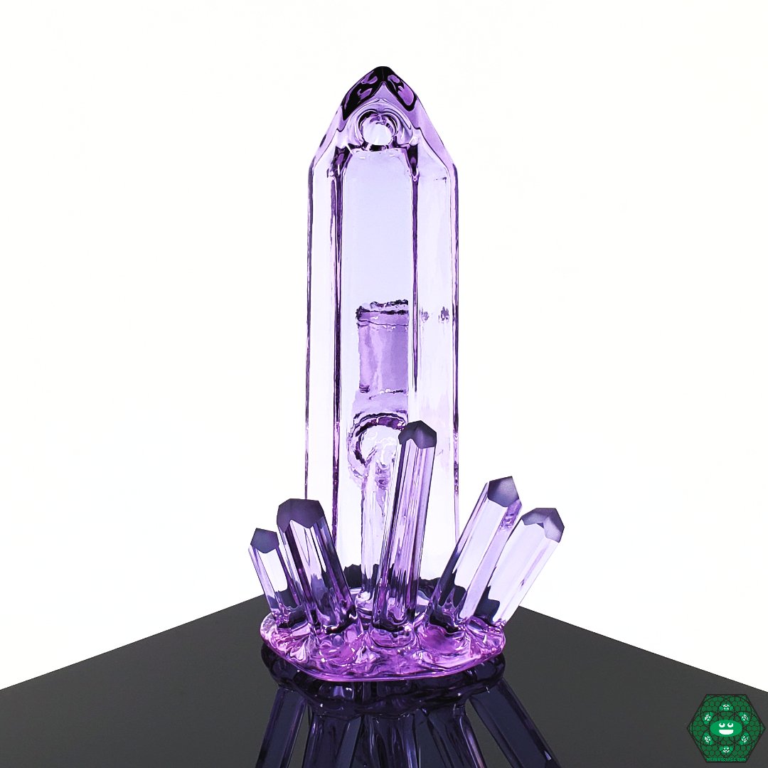 Digger Glass Amethyst – Vibrant amethyst finish with sturdy build, offering a compact, durable, and stylish piece for any glass collection.