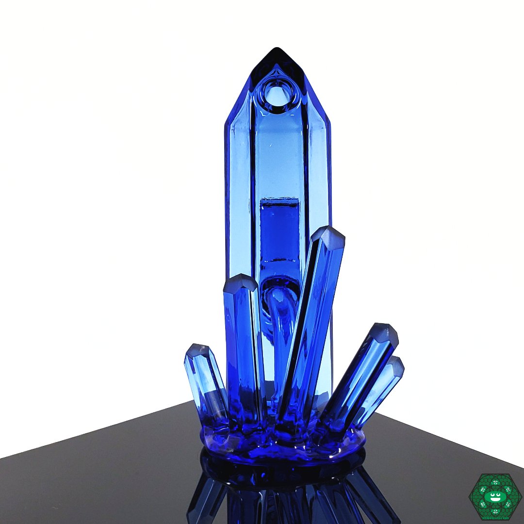 Digger Glass Lil Cutie Topaz Blue Crystal Cluster – Compact mini rig with 14mm female joint, topaz blue crystal accents, and a branded Digger Glass sticker.