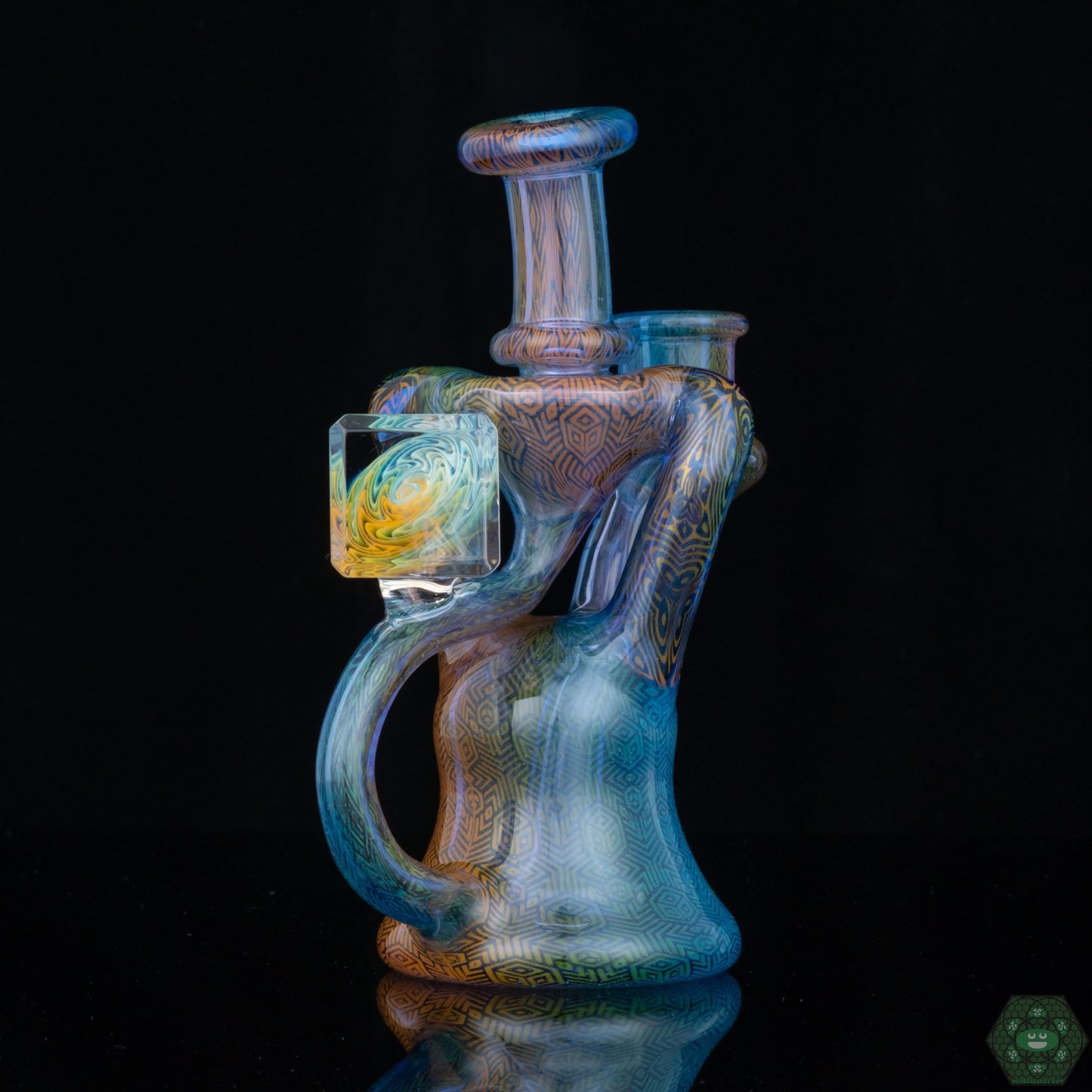 Compact Recycler for Smooth Hits: This Hefe Glass recycler is designed for smooth and flavorful dabbing experiences in a compact and portable size.