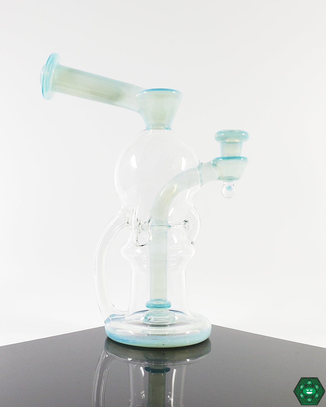 OM Glass Co Blooper Details: Close-up showcasing the Zen over white satin finish, triple uptake, and single drain of this elegant recycler, highlighting its design and functionality for consistent, high-quality airflow.