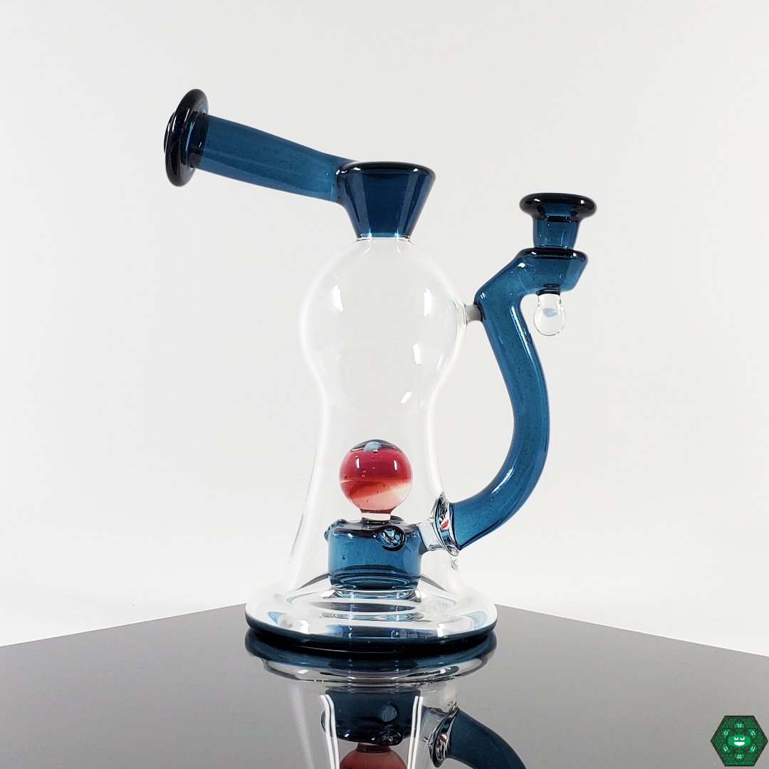 OM Glass Terp Cannon 1 Details: Close-up showcasing the innovative design of this premium quartz banger, highlighting its features for maximized airflow, enhanced vaporization, and rich flavor delivery.