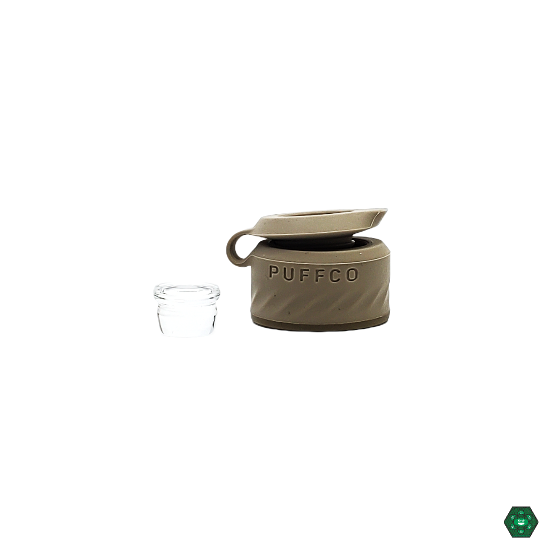 Puffco Peak Pro Oculus Carb Cap during use, showcasing its performance in optimizing airflow and flavor delivery for an improved dabbing experience.