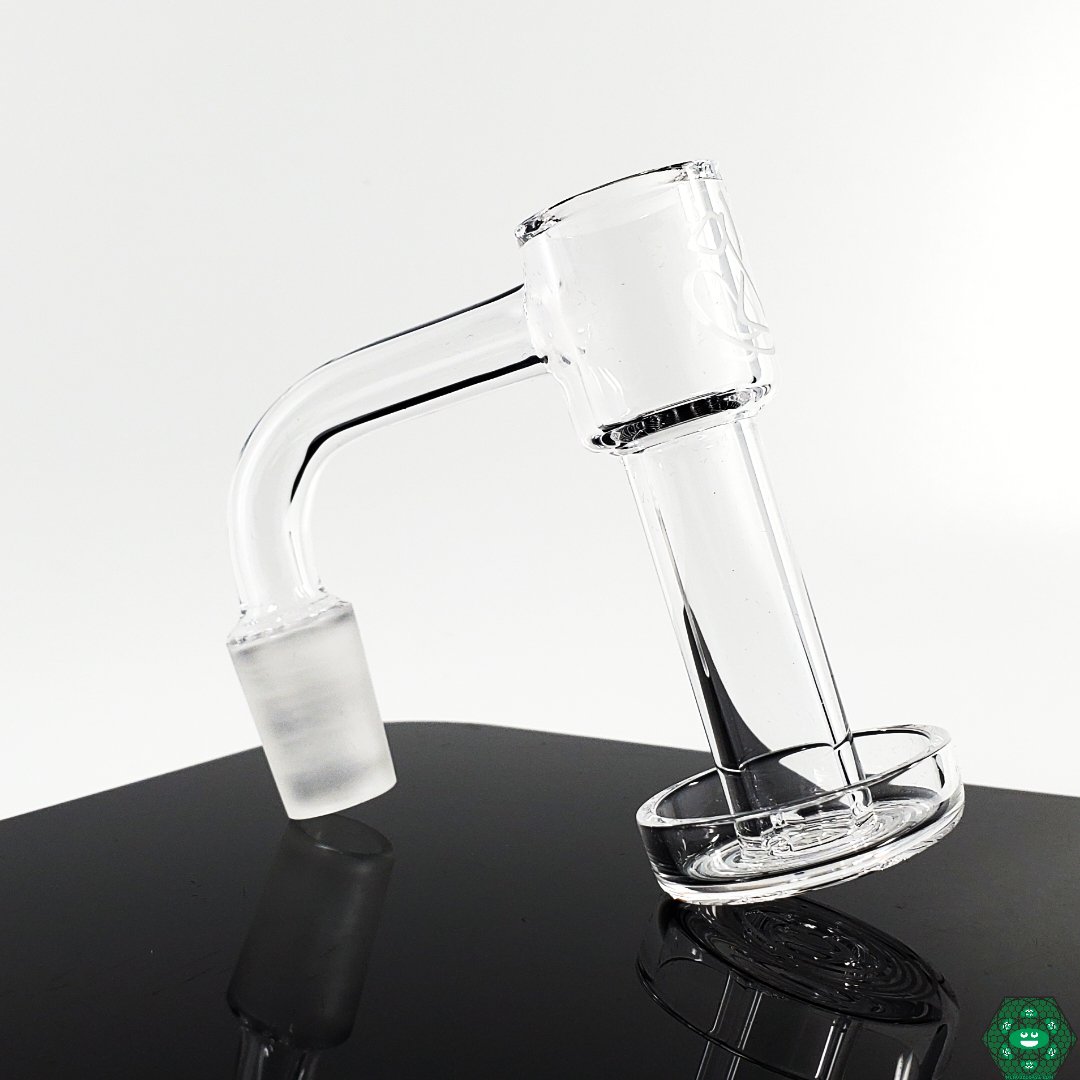 Quartz Slurper for Enhanced Heat Retention: Crafted from high-quality quartz, the Grass Lab Quartz XL Slurper is designed for superior heat retention, ensuring consistent and flavorful dabs.