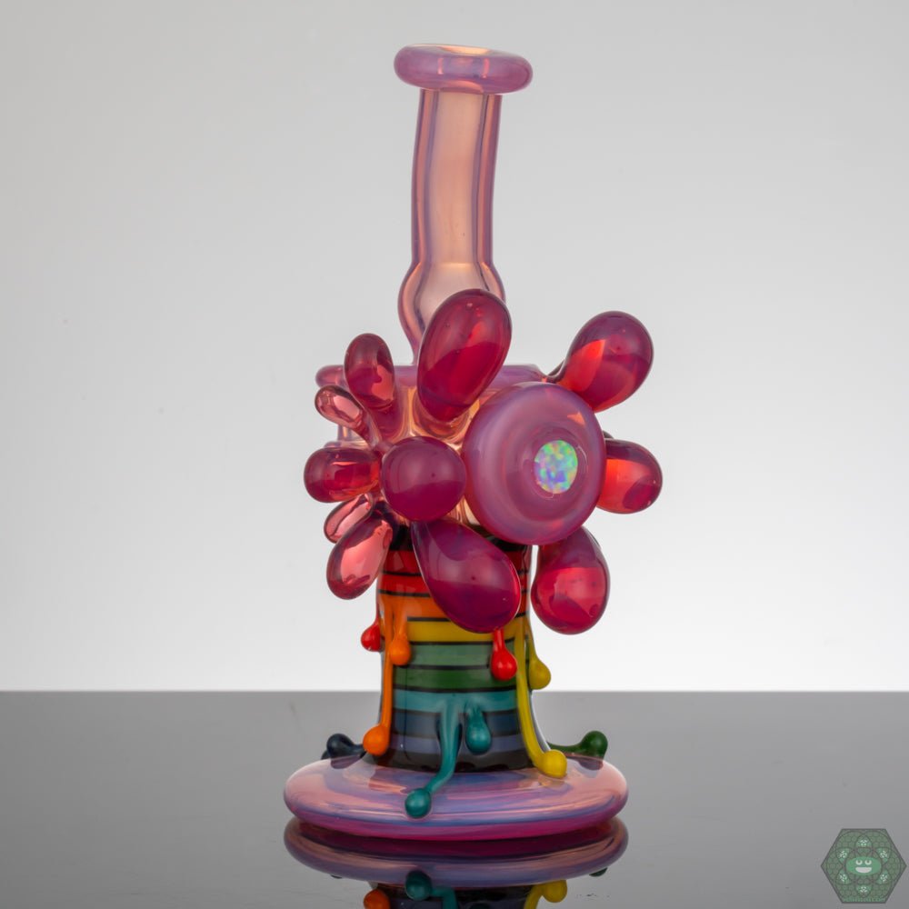 Unique Skrillinger Telamagenta Exploding Candle with a bold explosion design, perfect for display.