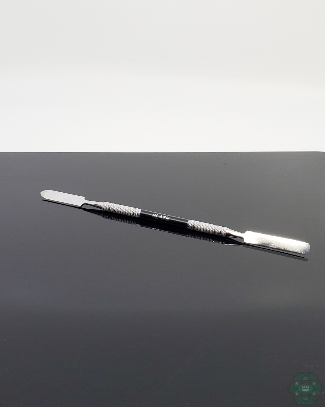 4mm Snapper Slide - Blacksheep Glass. Compact design for efficient airflow. Experience smooth draws with this durable and easy-to-use slide.