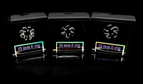 Black Market Glass - 15mm Quartz Flakes