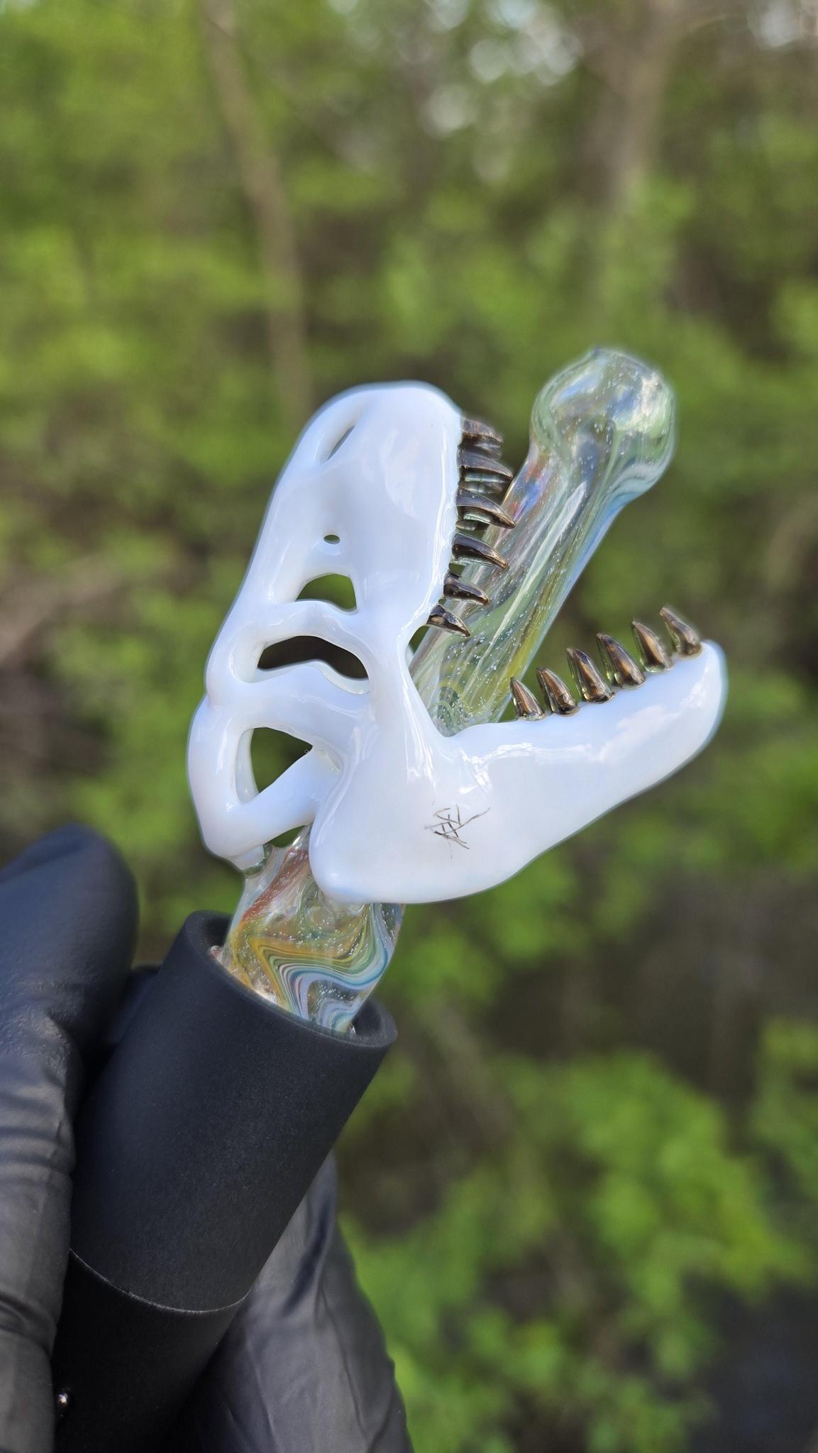 Roe Glass - Lotus White With Rainbow Pivot Top
