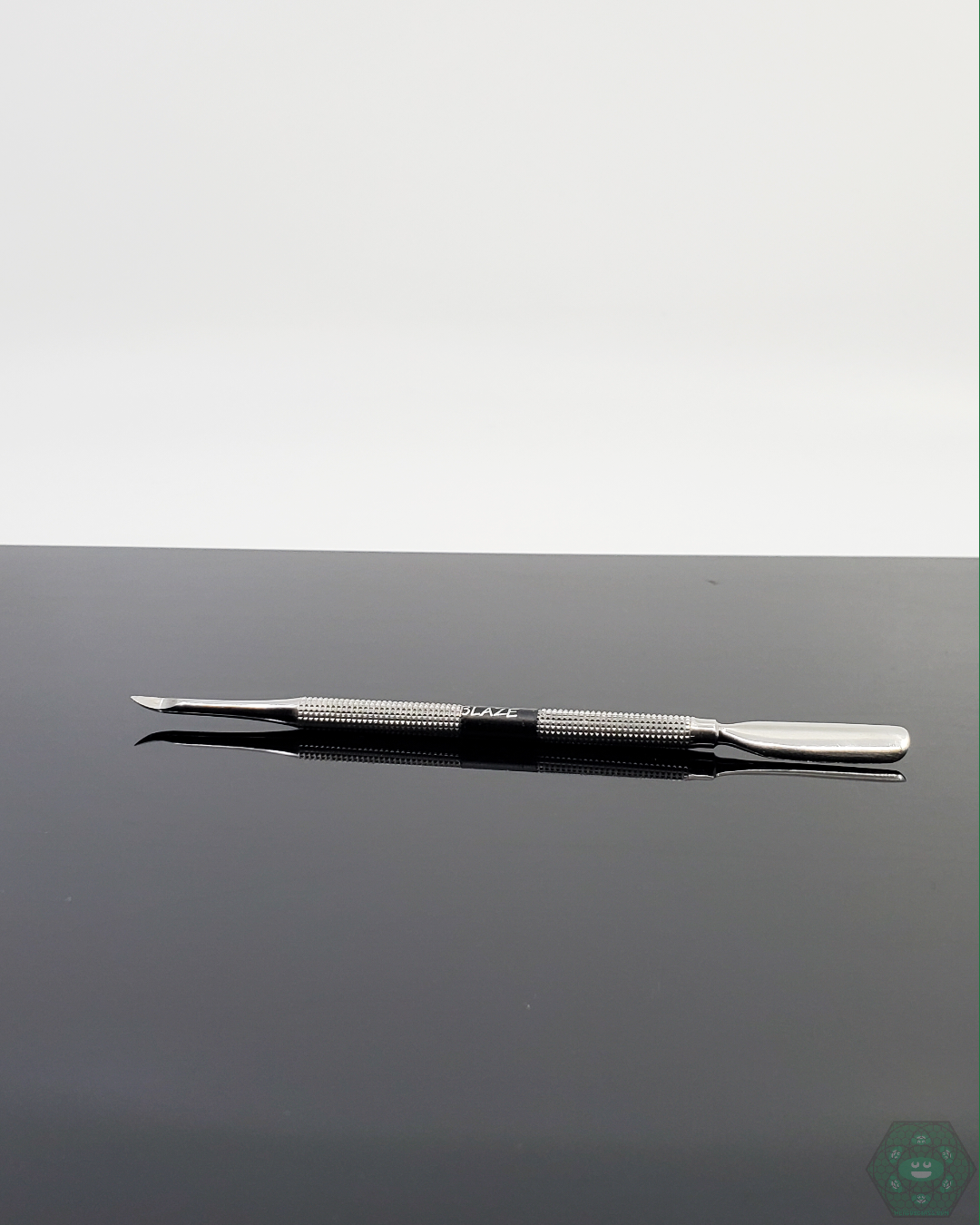  Blacksheep Glass 14mm Snapper Slide - Compact and Efficient. Experience compact, smooth draws with this slide. Ideal for efficient airflow and ease of use in a durable design.