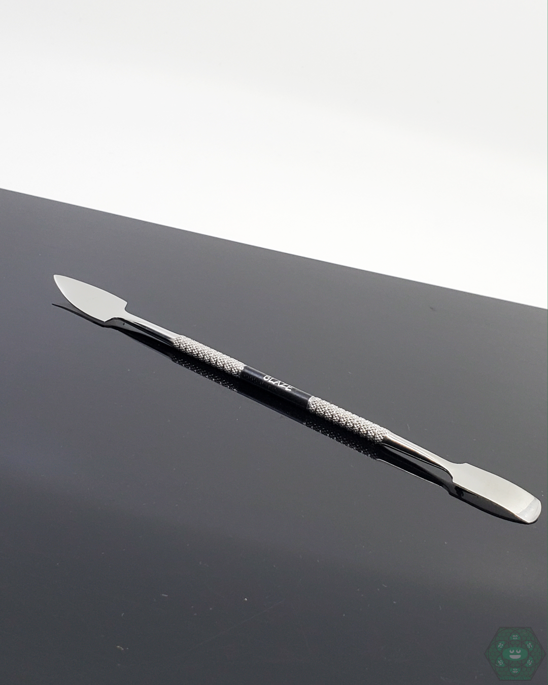 Blacksheep Glass 14mm Snapper Slide - Durable Design for Efficient Airflow. Experience compact, smooth draws with this slide. Ideal for ease of use.