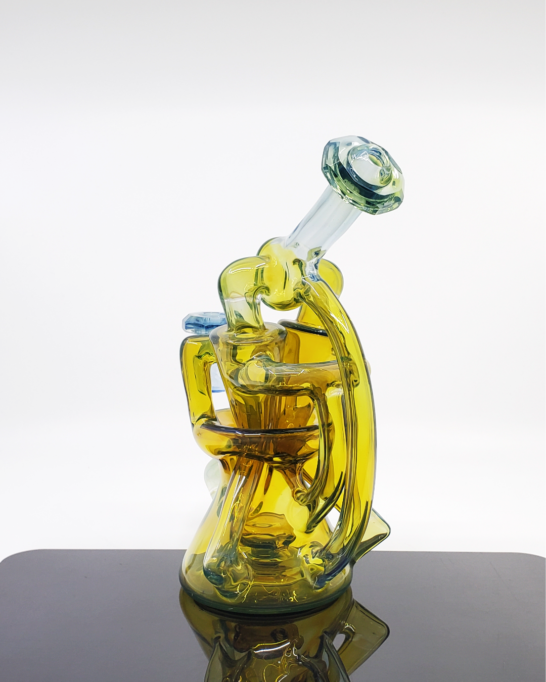 Experience Exceptionally Smooth Pulls and Vapor Quality with the Bowman Glass V5 Dual Recycler.