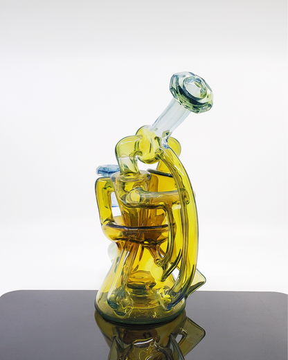 Experience Exceptionally Smooth Pulls and Vapor Quality with the Bowman Glass V5 Dual Recycler.