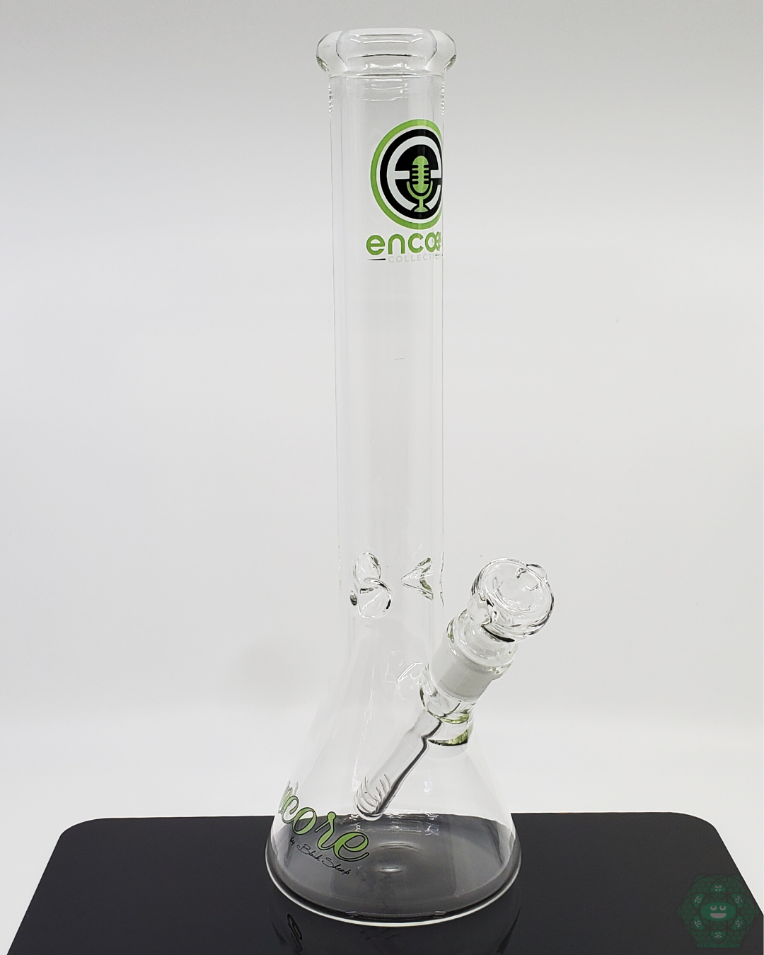 Encore Glass 14” 44x4MM Beaker - Combines a Sturdy Build with a Classic Design for Smooth Draws and Reliable Performance for Daily Use.