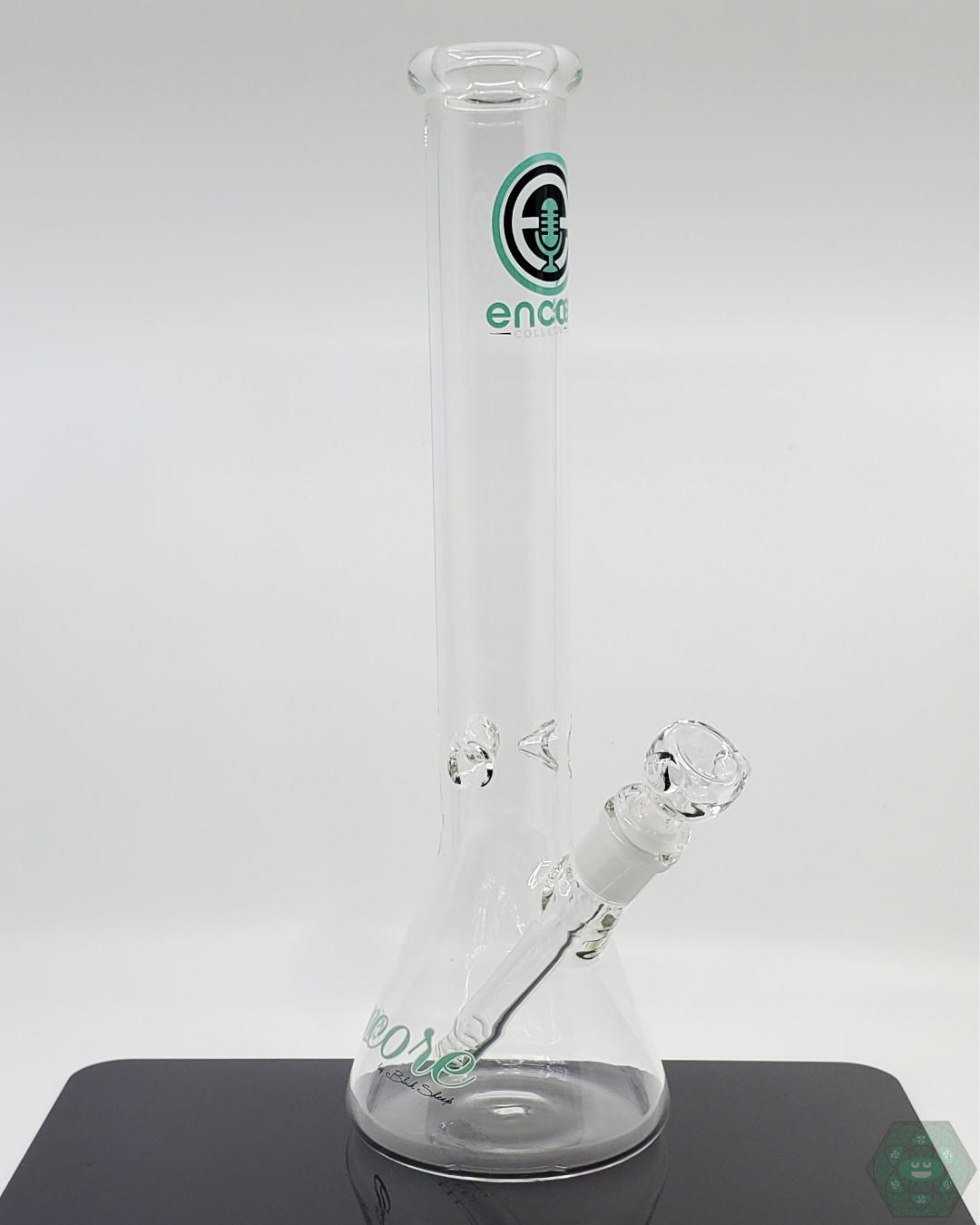 Encore Glass 14” 44x4MM Beaker - Combines a Sturdy Build with a Classic Design for Smooth Draws and Reliable Performance.