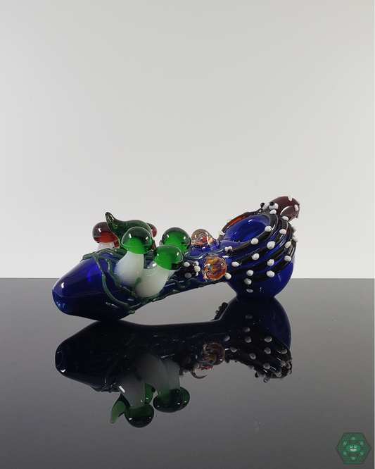  BSG Kraken Spoon 5”, compact and portable with sturdy glass construction for a safe and enjoyable smoking experience.