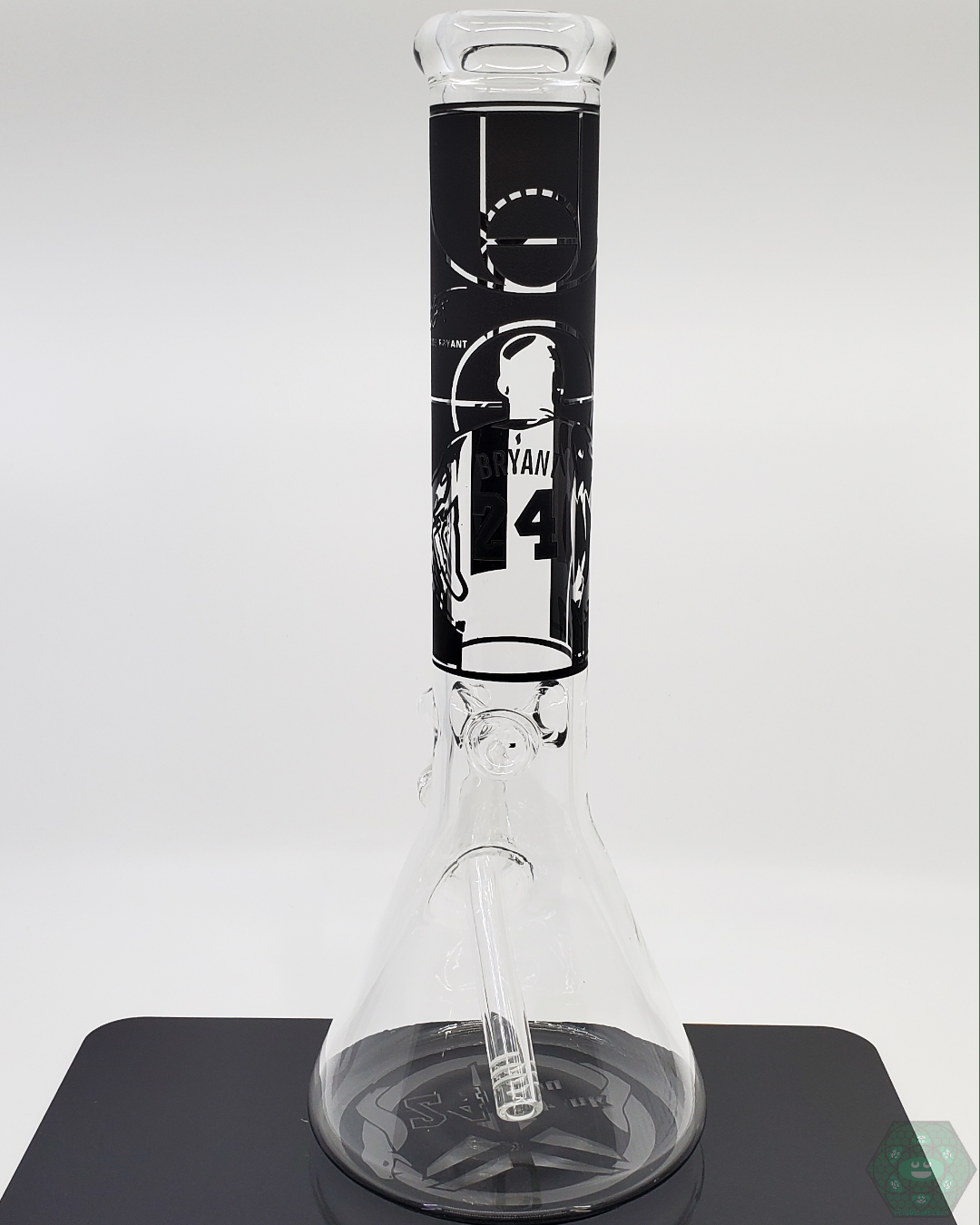 BSG Mamba Beaker 14”, a sturdy glass pipe with a classic beaker shape, ideal for consistent smooth hits.