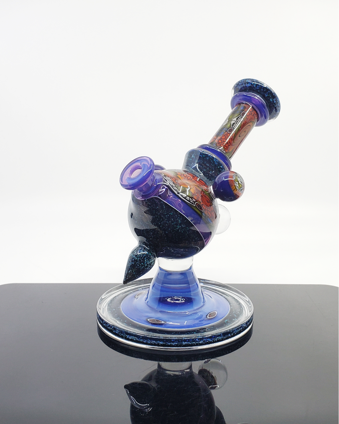 Cajun Glass Chip Stack Heliosphere Details: Close-up showcasing the intricate chip stack patterns and clean design of this artisanal 14mm dab rig, highlighting its artistic and functional features.