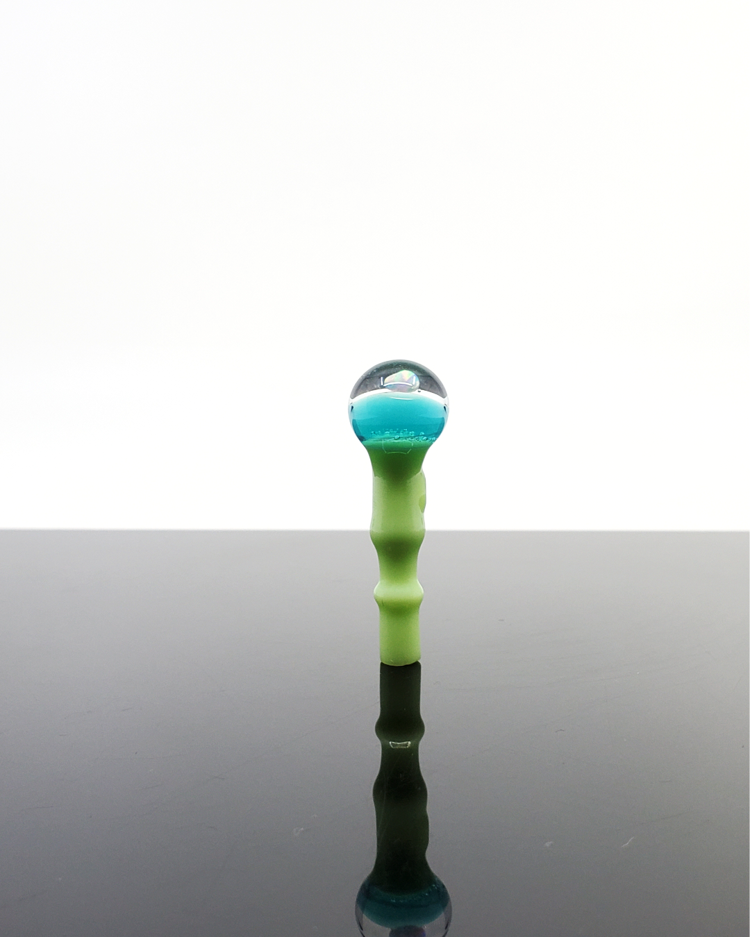 Detailed view of the Captain Tokez 3DXL Joystick Cap's opal top, highlighting craftsmanship.