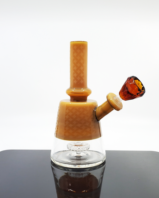  Diamond Glass 7.5” Sandblasted Beaker with a stylish sandblasted finish and ice catcher for smooth hits in a compact, durable design.

