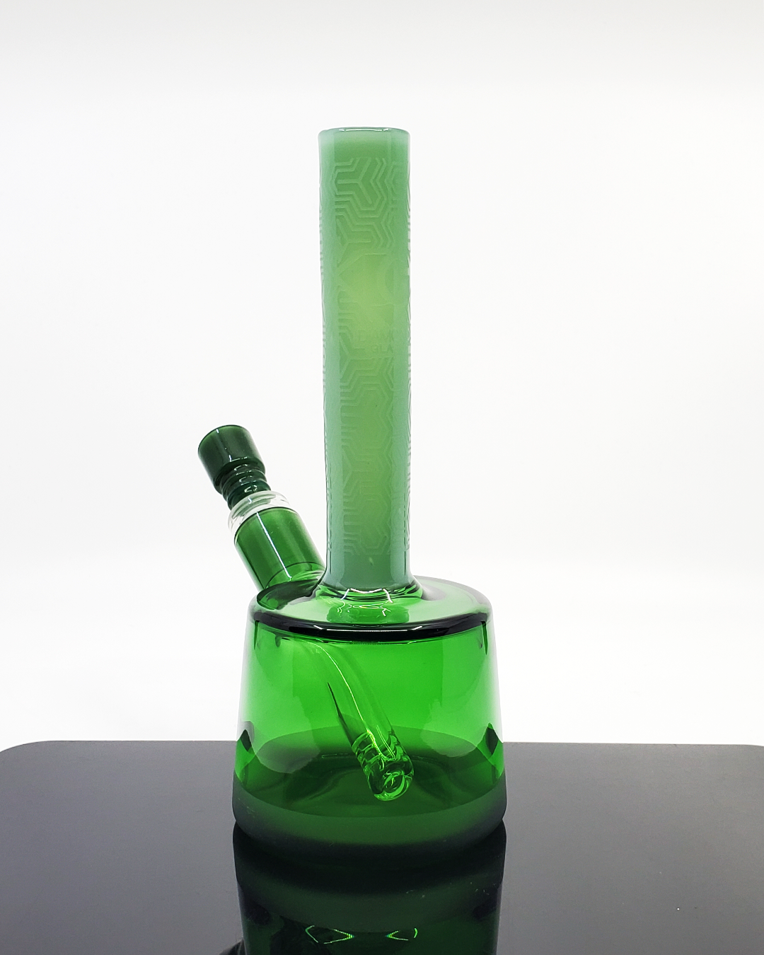  Side view of the Diamond Glass 8.25” Sandblasted Beaker with a durable construction and ice catcher for enhanced cooling during use.