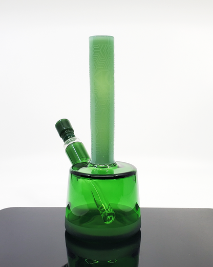  Side view of the Diamond Glass 8.25” Sandblasted Beaker with a durable construction and ice catcher for enhanced cooling during use.