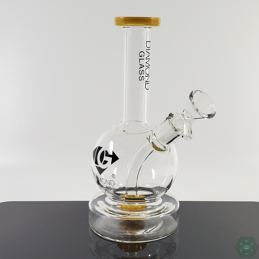 Diamond Glass Garp Jammer, a compact and stylish rig designed for concentrates, offering smooth hits and excellent portability for an efficient smoking experience.