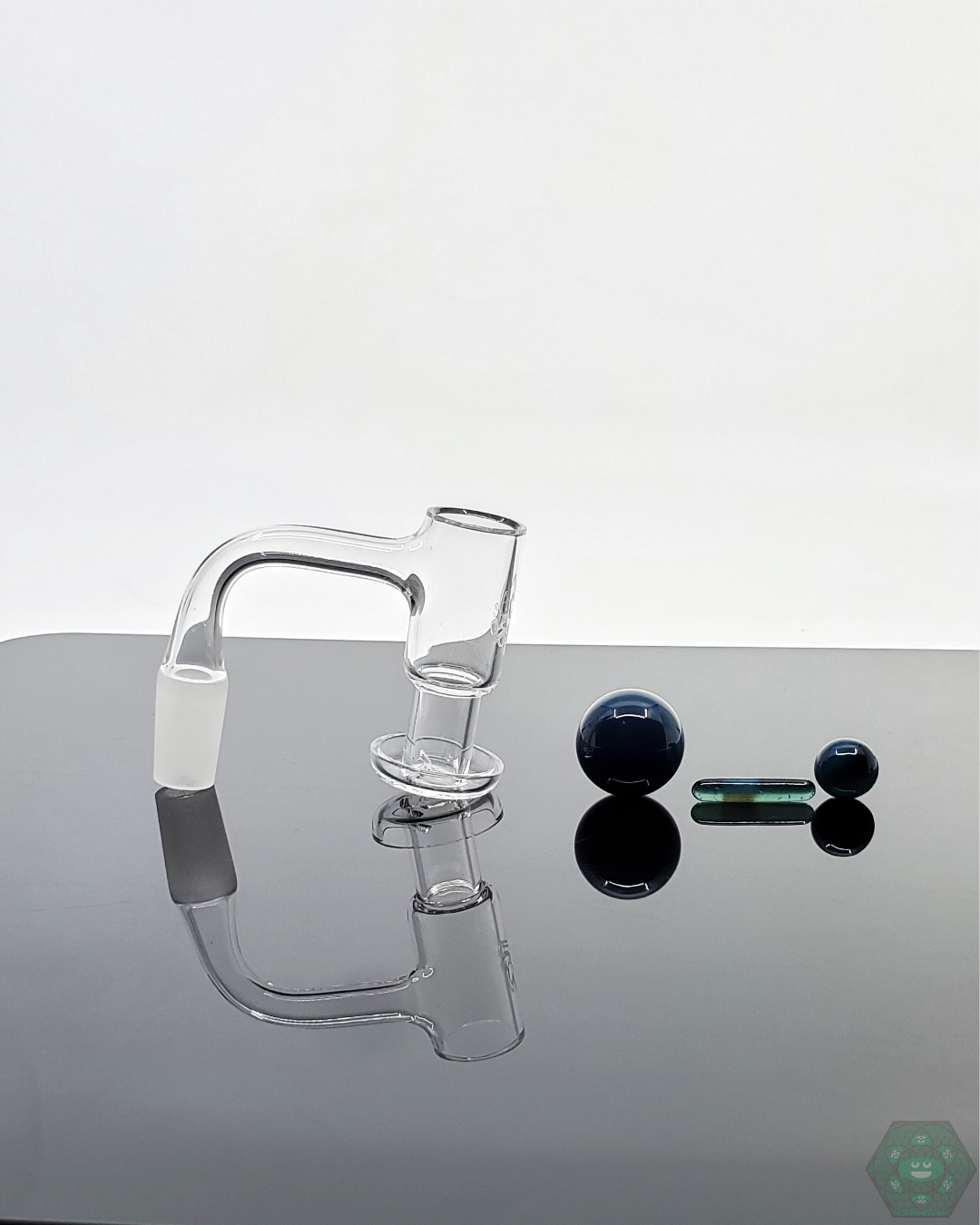 Doq Glass Premium Slurper Set in a lifestyle setting, highlighting its stylish and functional appeal.