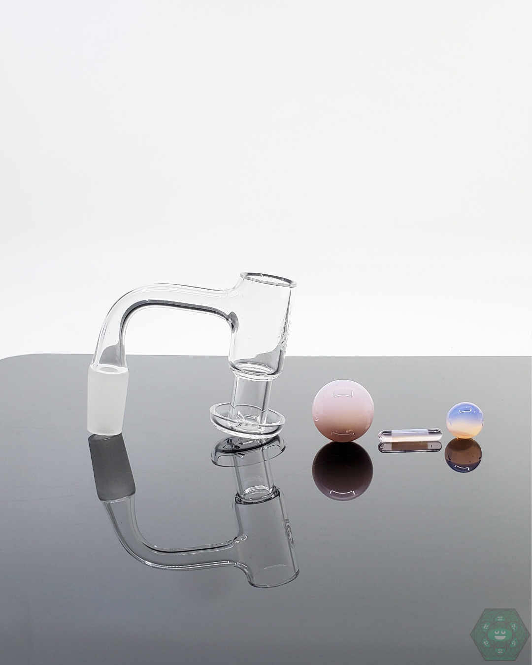  Top view of the Doq Glass Premium Slurper Set, highlighting its innovative airflow and heat distribution.