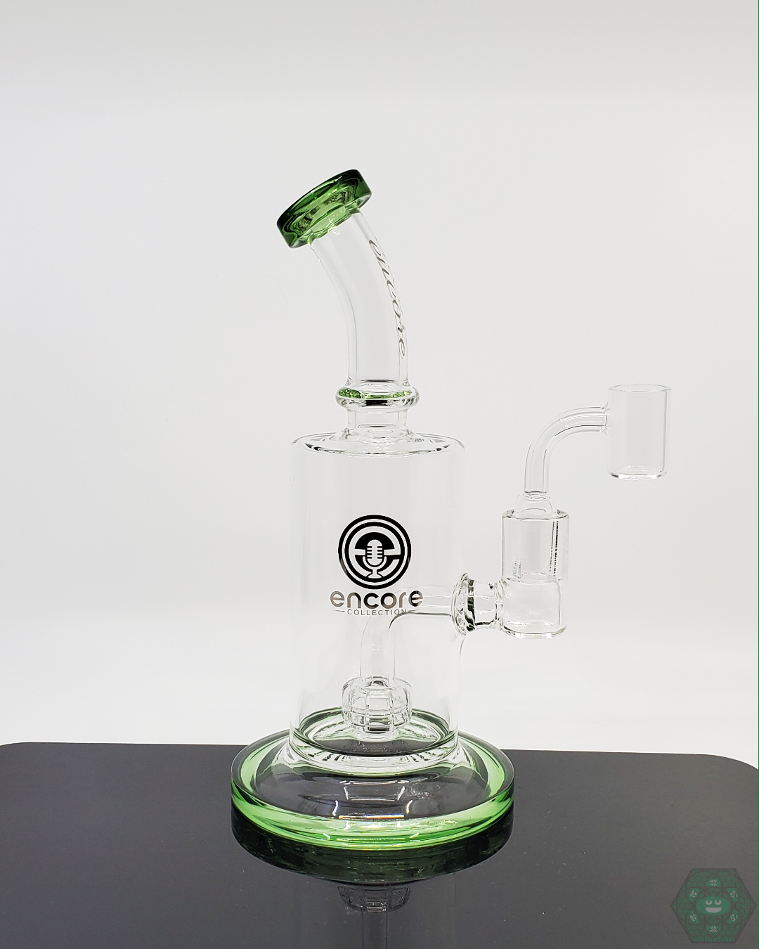 Encore Glass 7.5-inch Showerhead Rig with perc for enhanced filtration, ideal for daily sessions and smooth smoke diffusion