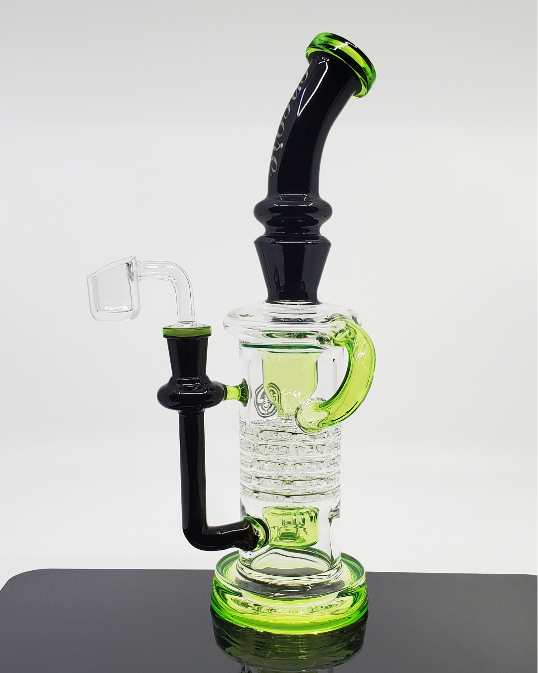  Close-up of the Encore Glass 9” Gothic Ratchet Recycler, highlighting its durable construction and enhanced filtration system.