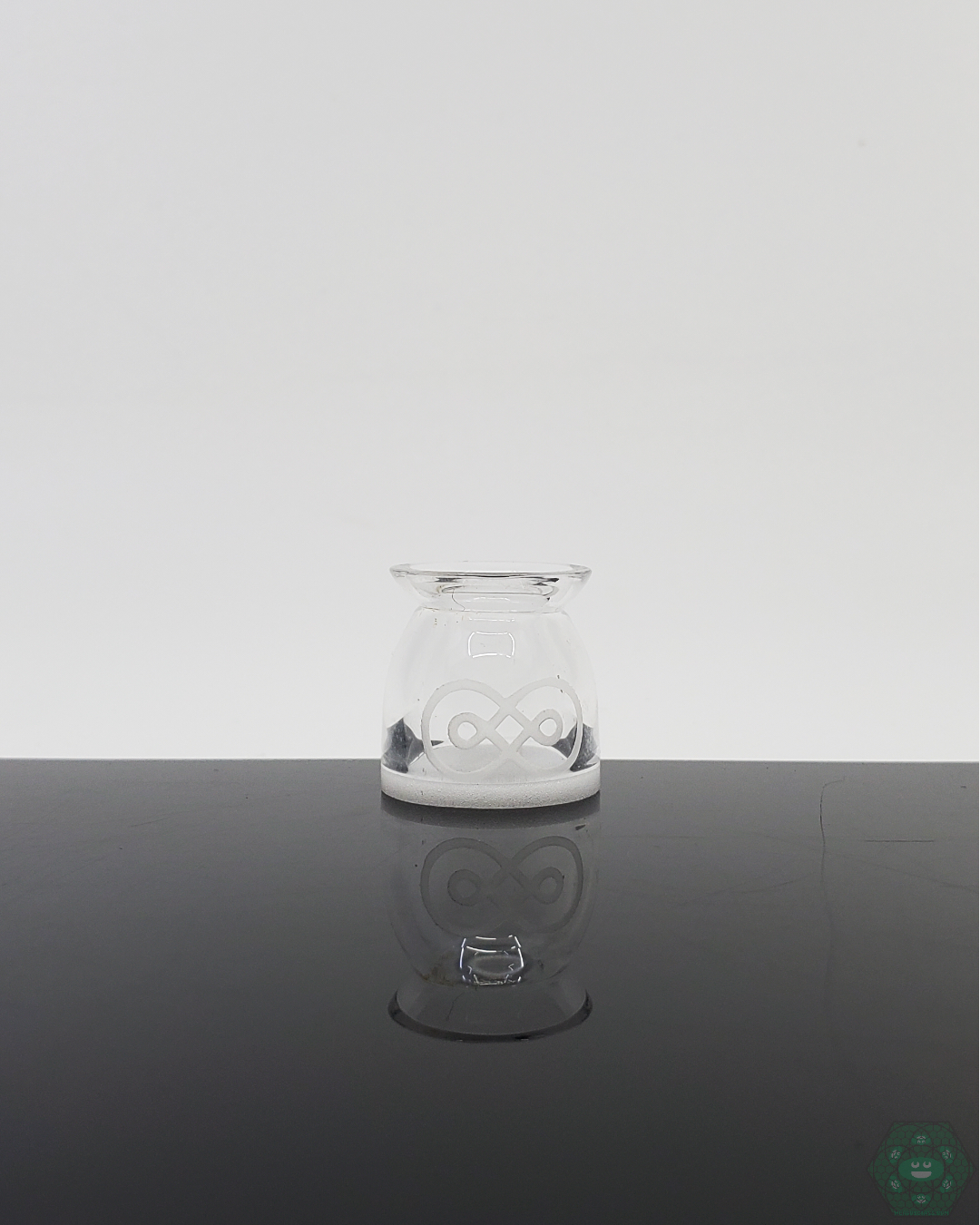  Flower Mill 2.5" Grinder featuring a high-quality plastic bushing for optimized performance and smoother operation.

