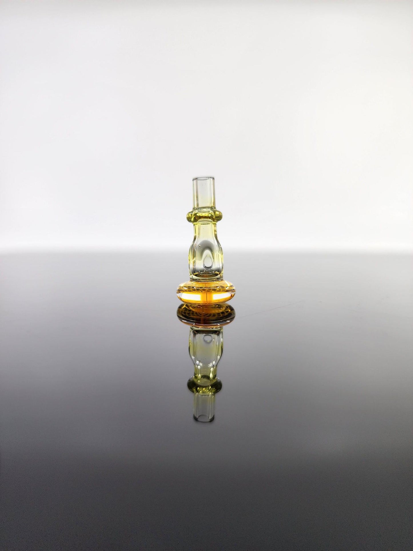  Demonstrating how the Fumicello Joystick Caps enhance vapor distribution.