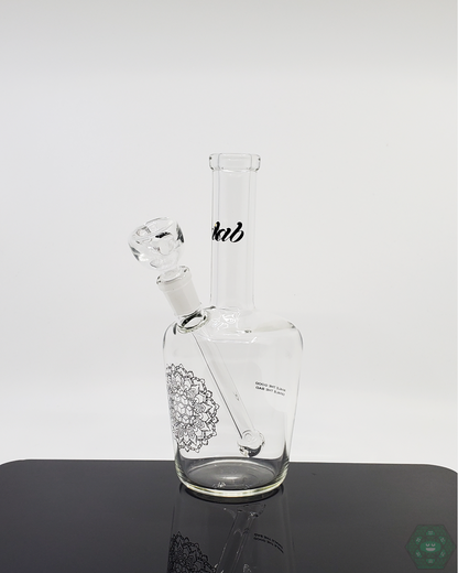 iDab Henny Bottle – full-size glass rig with a 10mm joint, a must-have for glass collectors and enthusiasts.