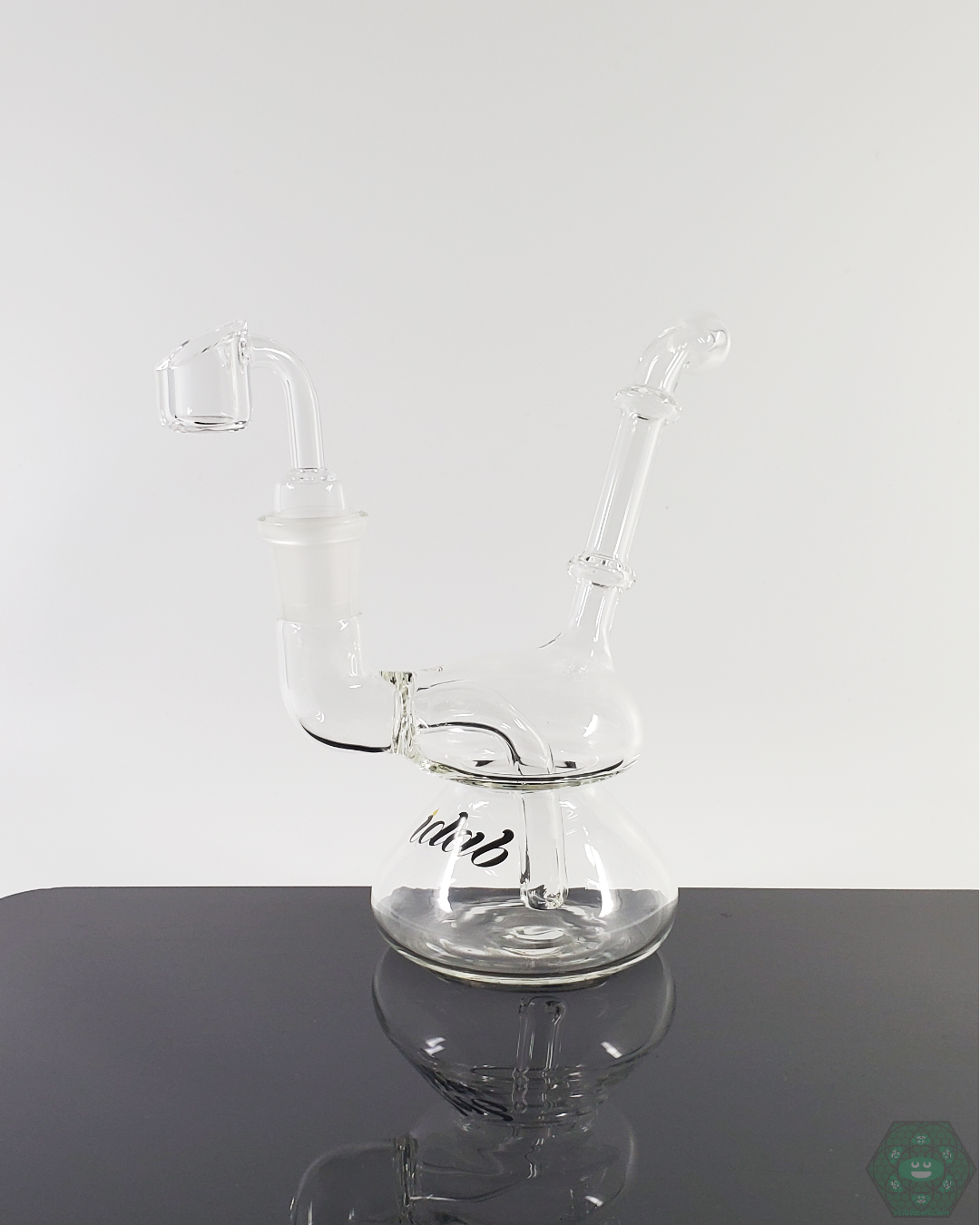Durable iDab Sidecar Rig with sidecar neck, offering smooth, splash-resistant draws and perfect for collectors seeking a functional piece