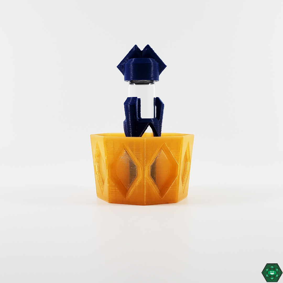 Kuhns Accessories Qtip Alcohol Cup, a stylish and compact cleaning solution for maintaining glass pieces and dab tools with ease.