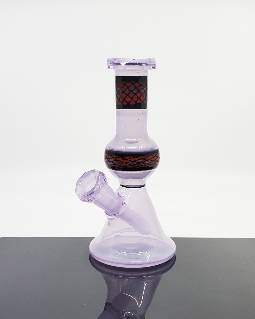 Lilac Faceted Jammer 10mm Rig: The Shipley Glass Lilac Faceted Jammer offers a unique combination of a beautiful lilac color, a faceted design, and a functional 10mm joint, perfect for those who appreciate both artistry and performance in their dab rigs.
