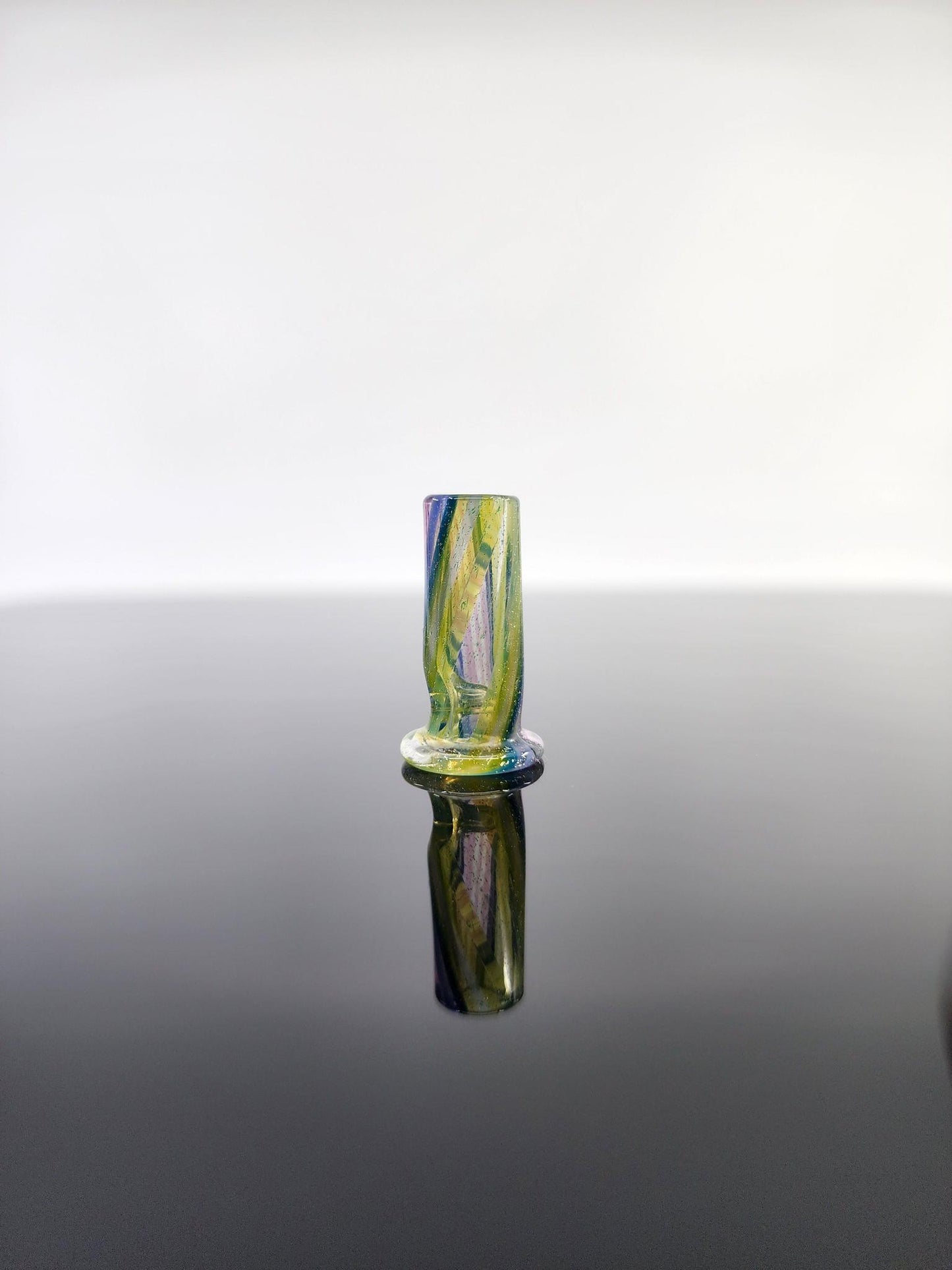 Simple Human Linework Pivot Mouthpiece - Modern and durable mouthpiece with a unique design for smooth and comfortable dabbing experiences.