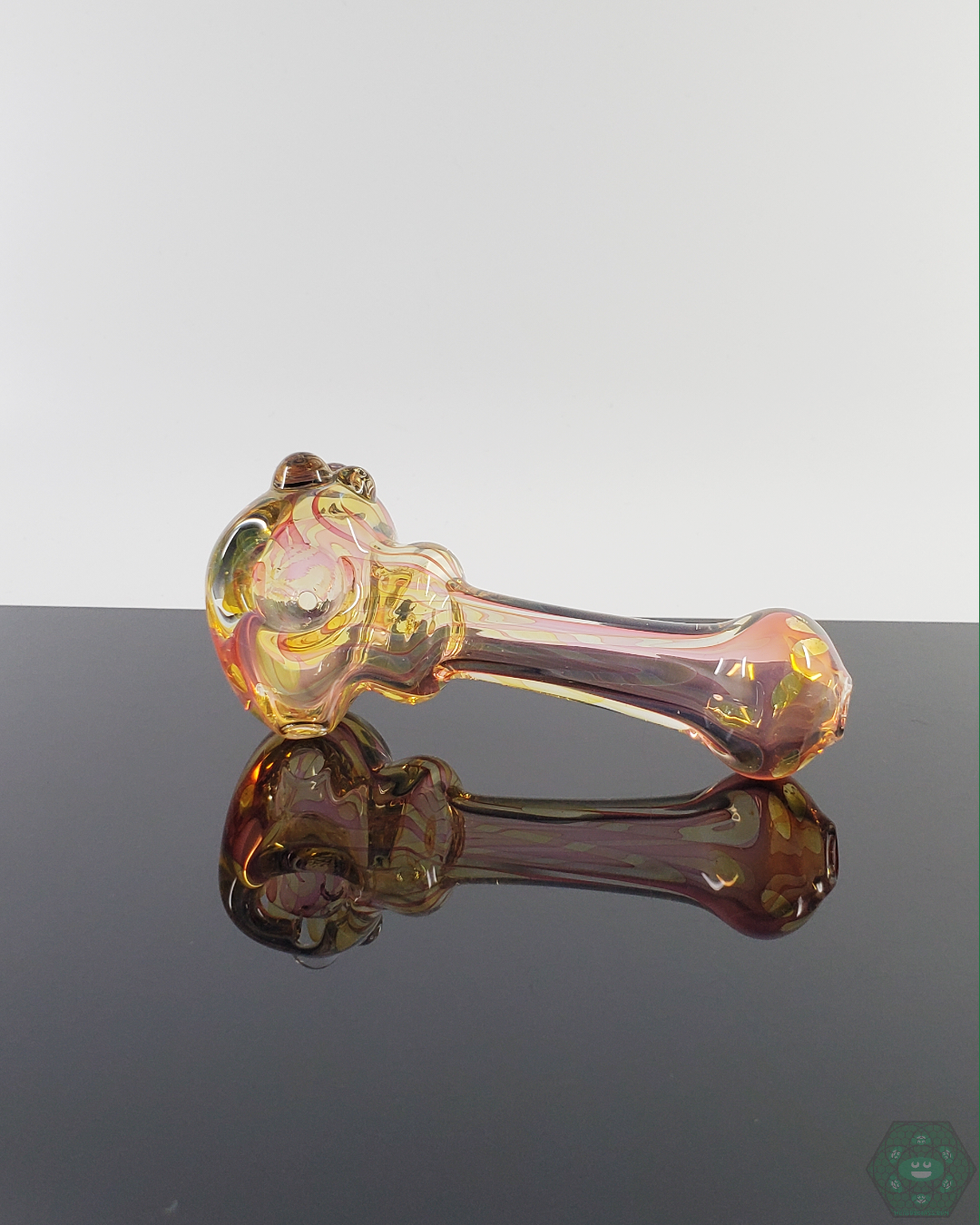  Close-up of the LQL Glass Fumed Spoon, highlighting the unique color-changing effect of the fumed glass.