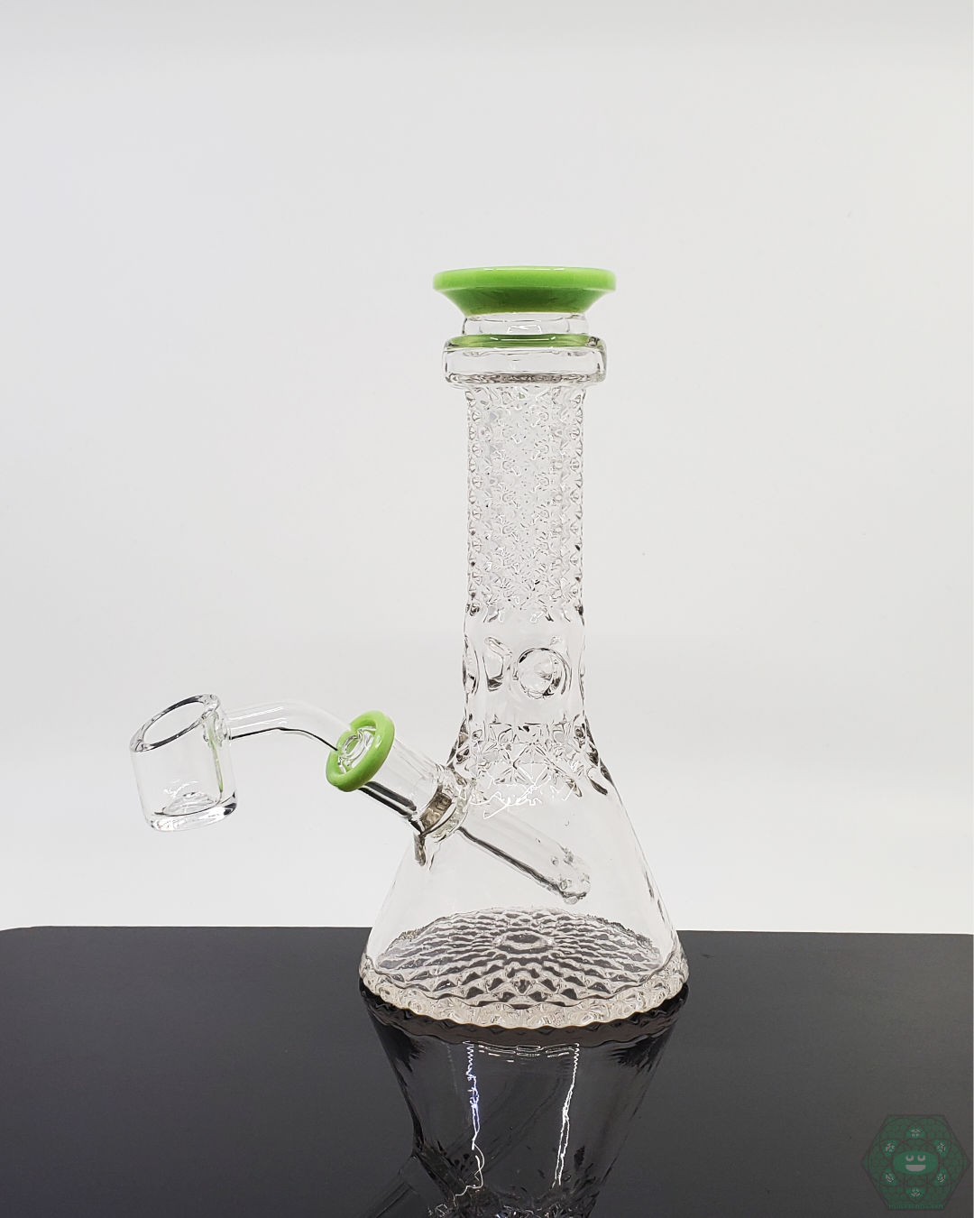 Monark Glass Engraved Beaker – a 7.25-inch premium-quality glass piece with artistic engravings and smooth functionality.