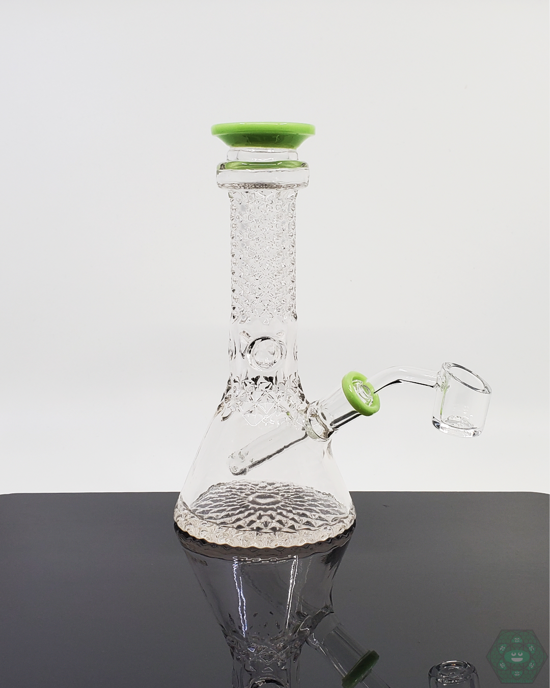 Monark Glass 7.25” Engraved Beaker featuring a classic design with intricate detailing for an elegant smoking experience.
