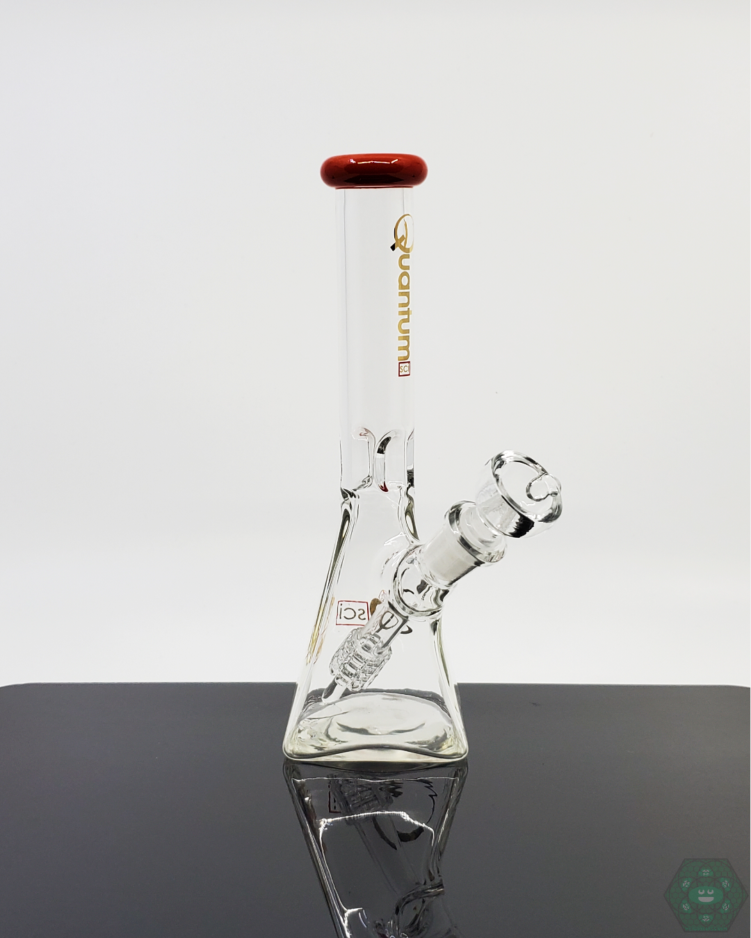 Quantum Sci 6-inch Pyramid Beaker with stable design, providing smooth hits in a compact form, perfect for those seeking functionality in a smaller footprint